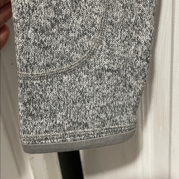 Patagonia Gray Women’s 1/4 zip up Sweater - Picture 9 of 9